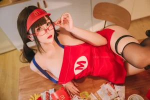 《麦乐送》｜日奈娇(椎名莜) · 143张写真、4 个视频