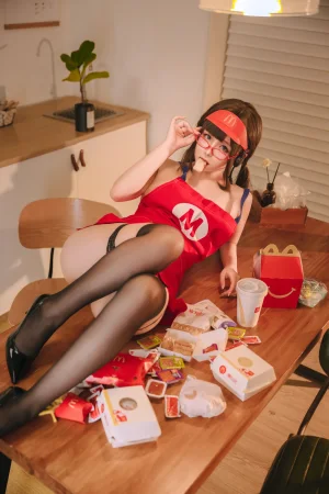 《麦乐送》｜日奈娇(椎名莜) · 143张写真、4 个视频