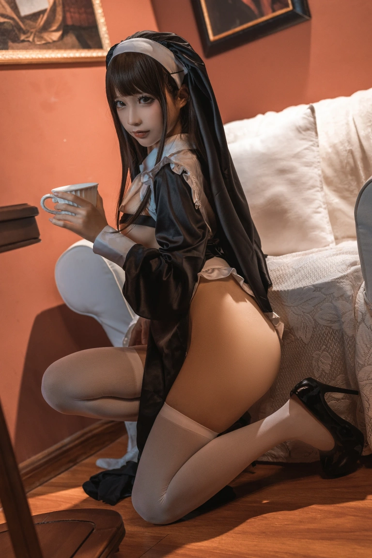 《仆 修女》｜蠢沫沫 · 42张写真