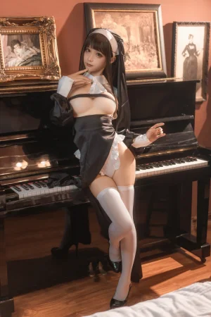 《仆 修女》｜蠢沫沫 · 42张写真