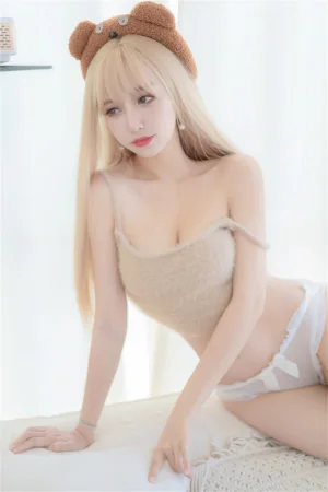 《小熊软糖》｜过期米线线喵 · 66张写真