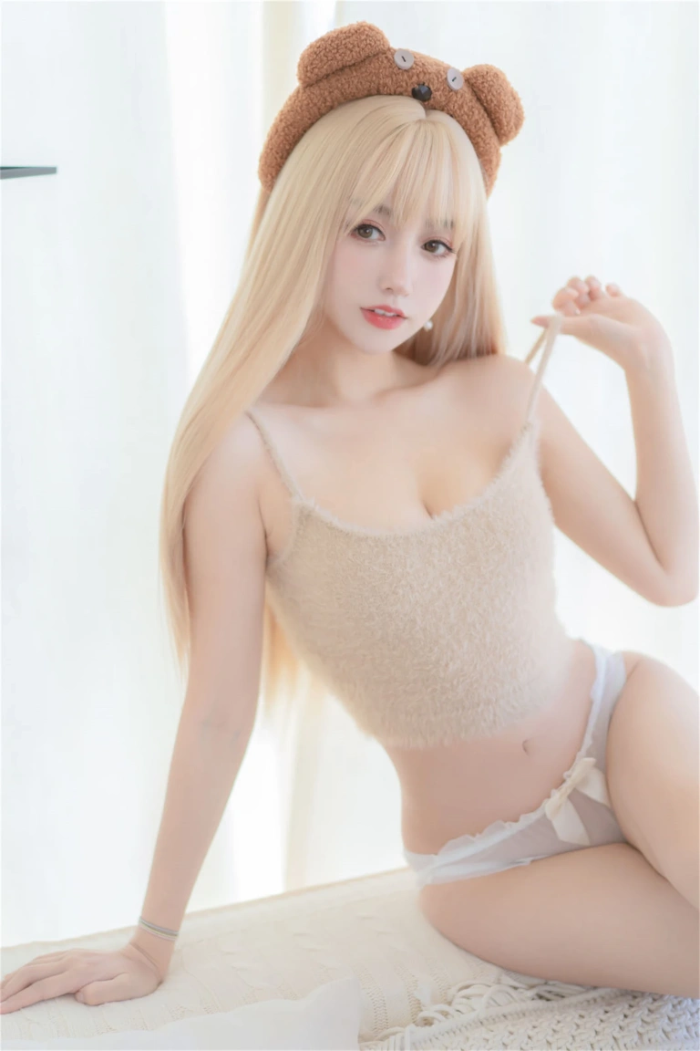 《小熊软糖》｜过期米线线喵 · 66张写真