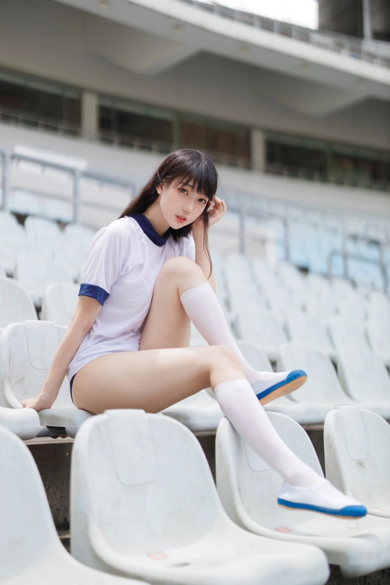 《体操服》｜周叽是可爱兔兔 · 31张写真