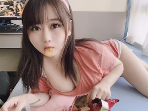 《宅女日常》｜依酱 · 31张写真