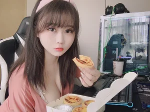 《宅女日常》｜依酱 · 31张写真