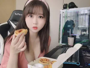《宅女日常》｜依酱 · 31张写真