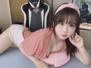 《宅女日常》｜依酱 · 31张写真