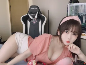 《宅女日常》｜依酱 · 31张写真