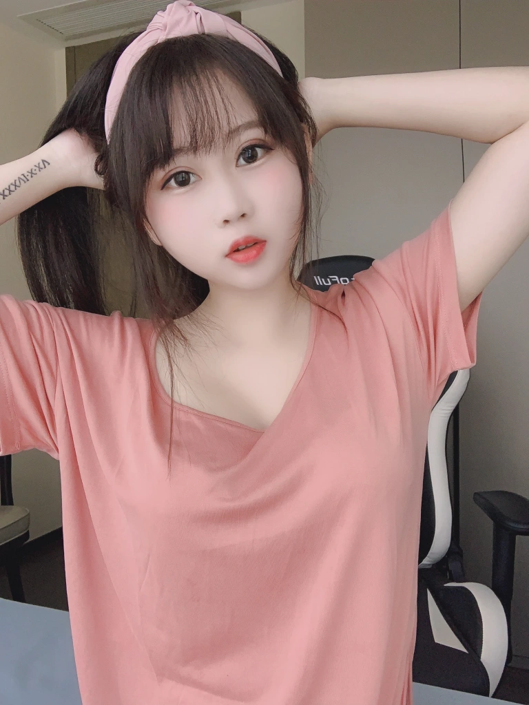 《宅女日常》｜依酱 · 31张写真