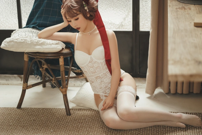 《法式内衣》｜面饼仙儿 · 48张写真