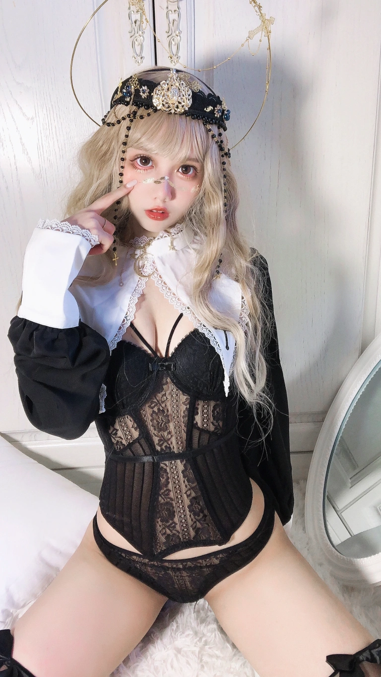《叛逆修女》｜果咩酱 · 30张写真