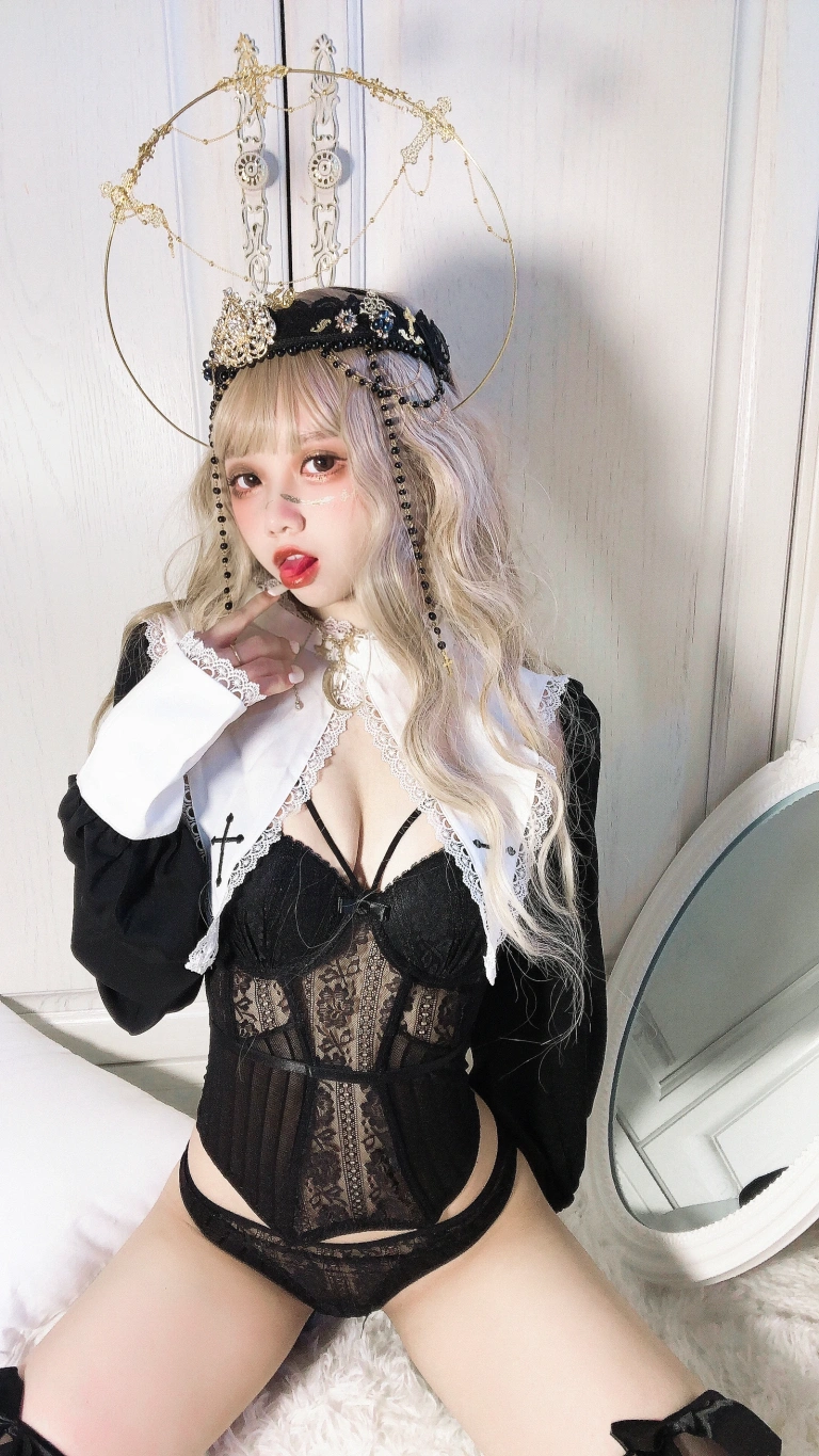 《叛逆修女》｜果咩酱 · 30张写真