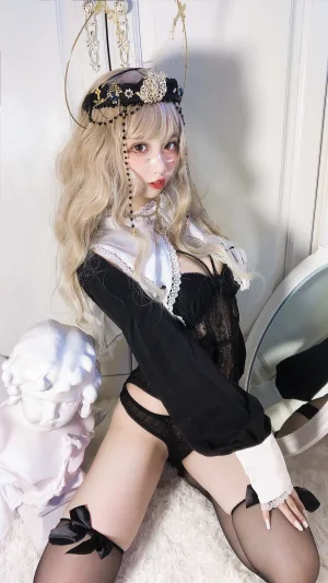 《叛逆修女》｜果咩酱 · 30张写真
