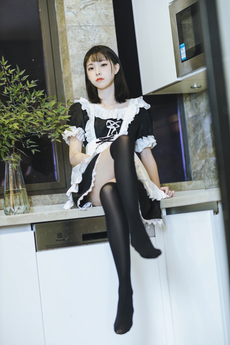 《短裙女仆》｜许岚 · 40张写真