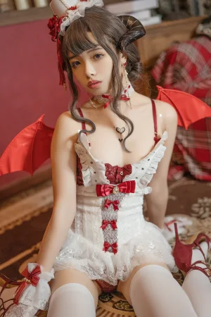 《魅魔本全部电子档（5套）》｜雯仔不讲道理 · 166张写真、2 个视频