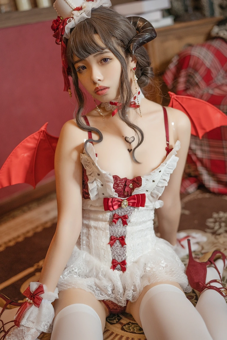 《魅魔本全部电子档（5套）》｜雯仔不讲道理 · 166张写真、2 个视频