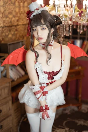 《魅魔本全部电子档（5套）》｜雯仔不讲道理 · 166张写真、2 个视频