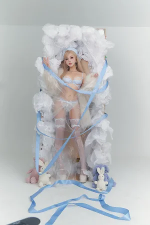 《异世界玩偶》｜过期米线线喵 · 56张写真