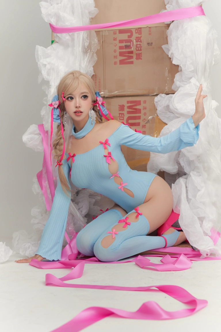 《异世界玩偶》｜过期米线线喵 · 56张写真