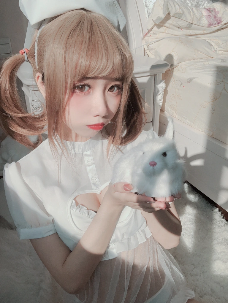 《兔子护士》｜果咩酱 · 12张写真