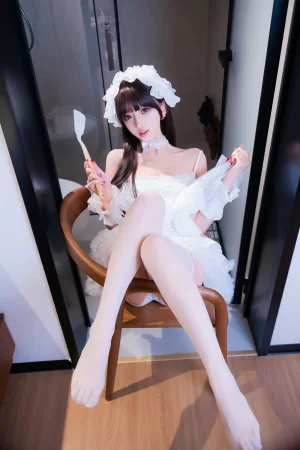 《厨娘女仆》｜过期米线线喵 · 21张写真