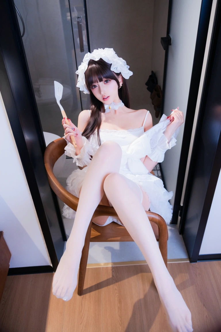 《厨娘女仆》｜过期米线线喵 · 21张写真
