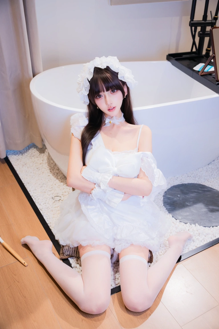 《厨娘女仆》｜过期米线线喵 · 21张写真
