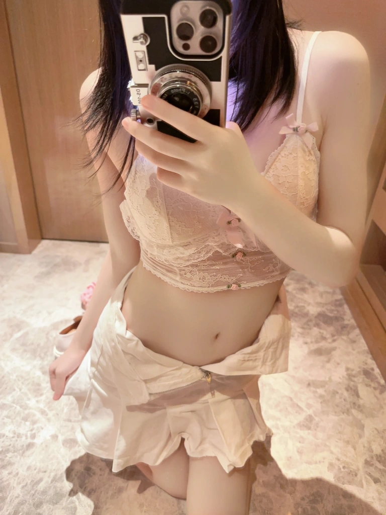 《条纹毛衣》｜桜桃喵 · 22张写真