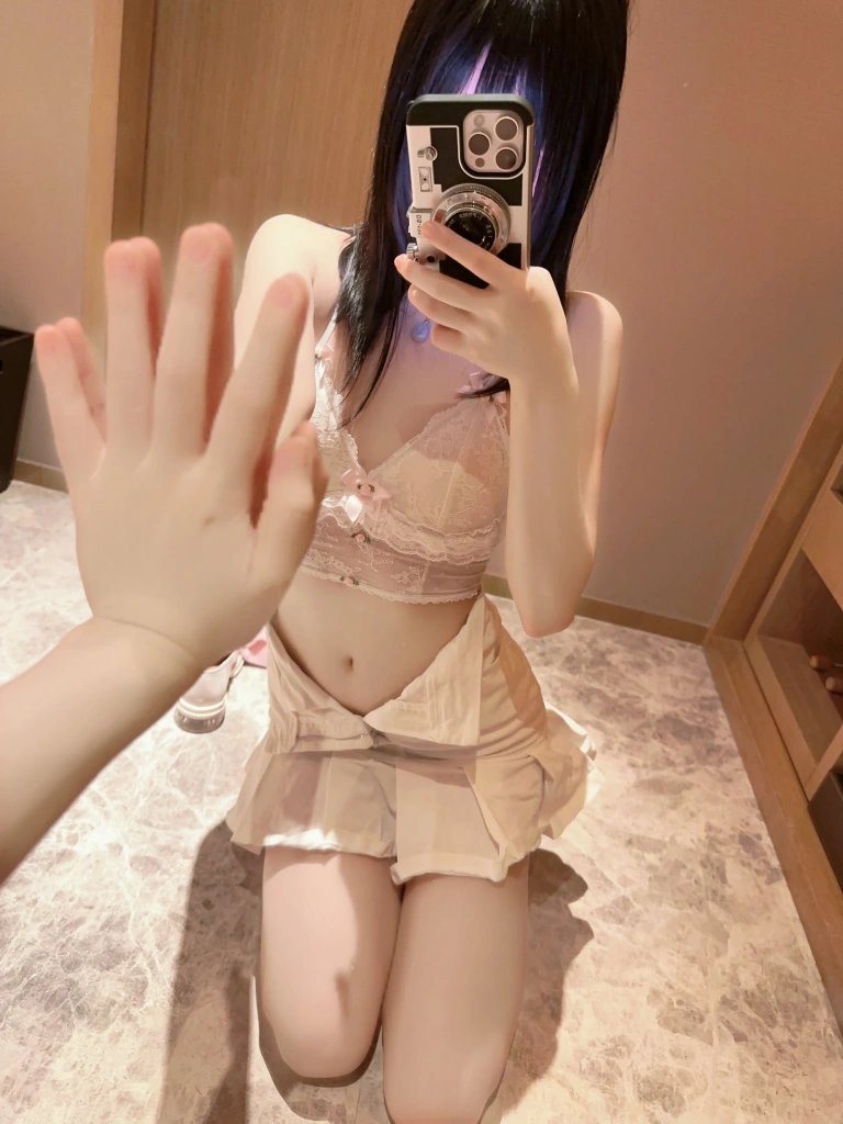 《条纹毛衣》｜桜桃喵 · 22张写真