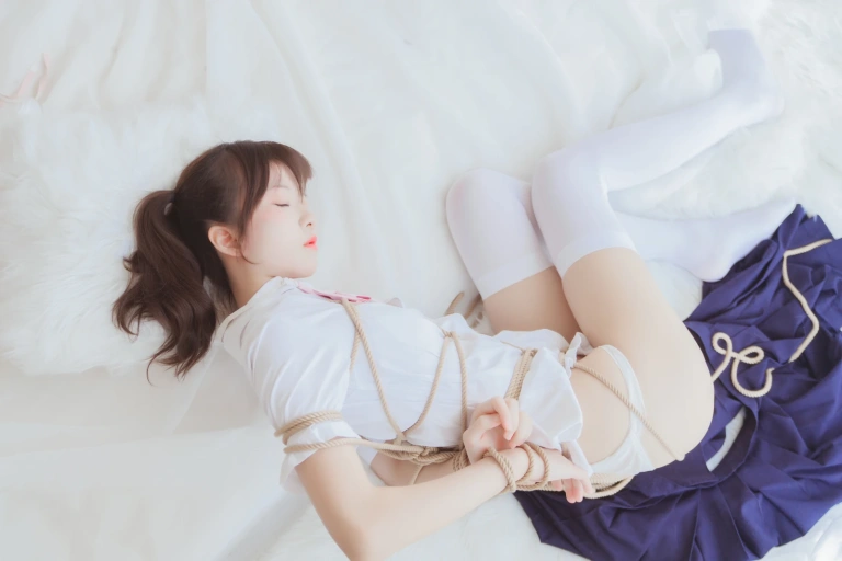 《捆绑》｜桜桃喵 · 51张写真