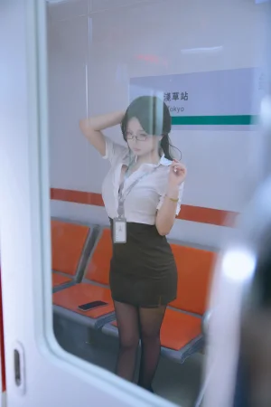 《地铁OL》｜日奈娇(椎名莜) · 287张写真、8 个视频