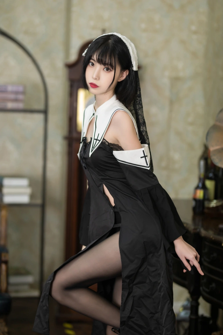 《修女黑丝》｜许岚 · 40张写真