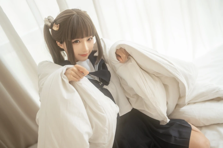 《被窝JK》｜蠢沫沫 · 15张写真、1 个视频