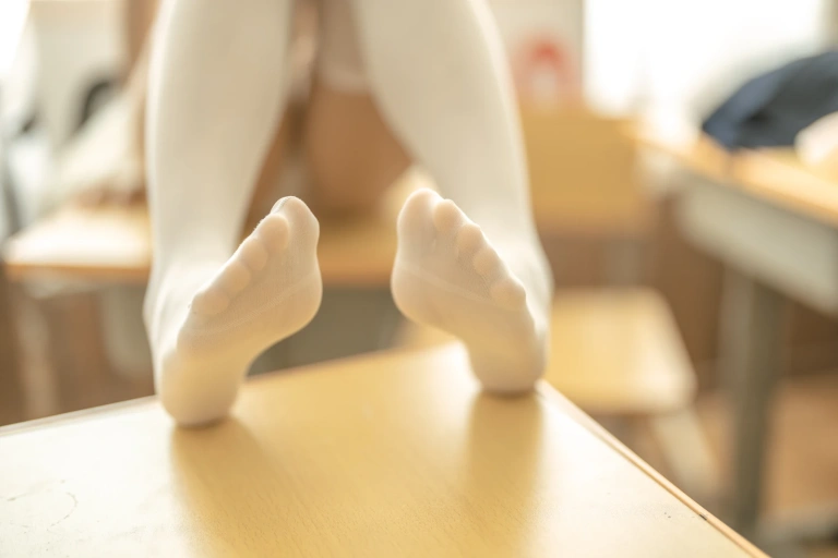 《小学妹》｜蠢沫沫 · 30张写真