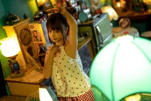《红格子》｜蠢沫沫 · 118张写真