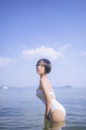 《白色泳衣》｜念雪 · 30张写真
