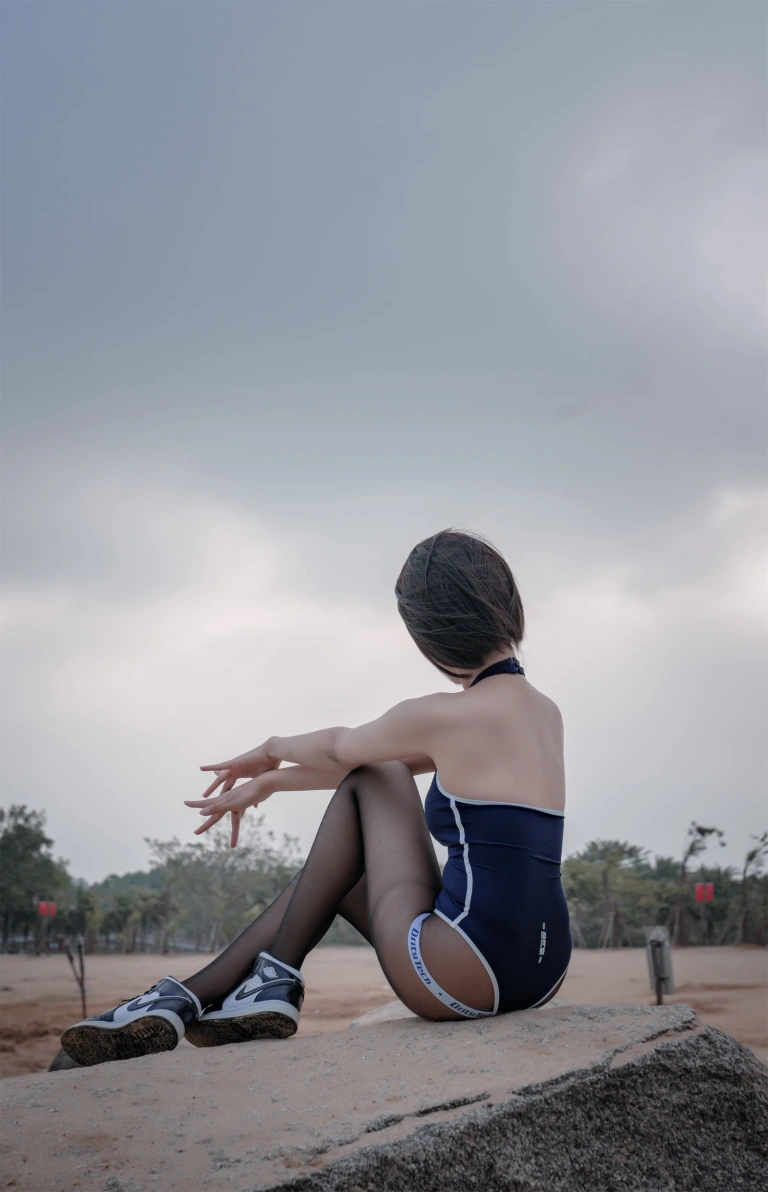 《NO.17 – 沙滩竞泳》｜轩萧学姐 · 45张写真