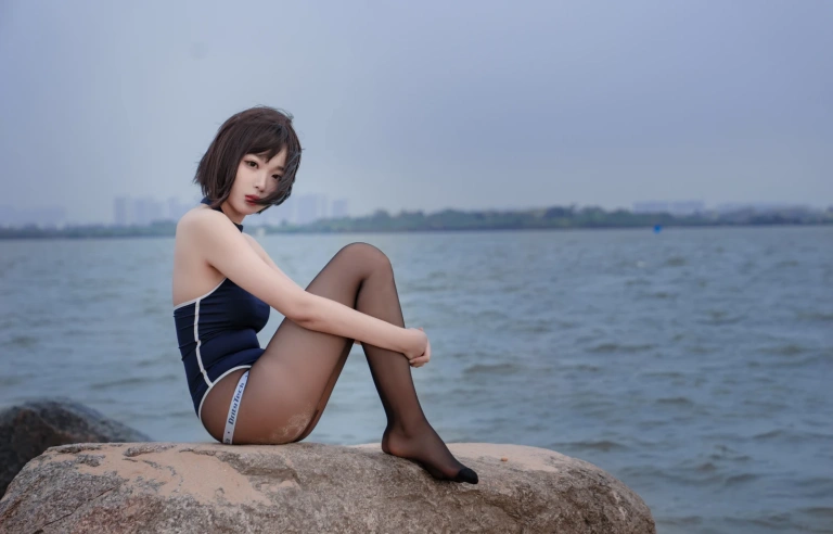 《NO.17 – 沙滩竞泳》｜轩萧学姐 · 45张写真