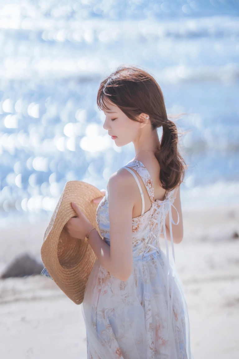 《发光的海》｜桜桃喵 · 18张写真