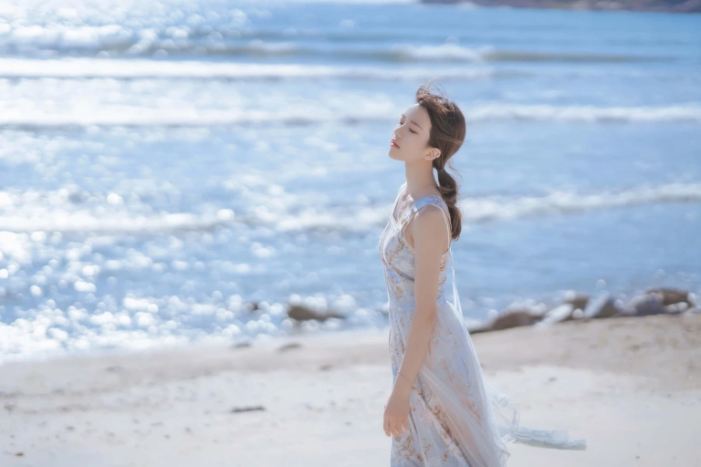 《发光的海》｜桜桃喵 · 18张写真