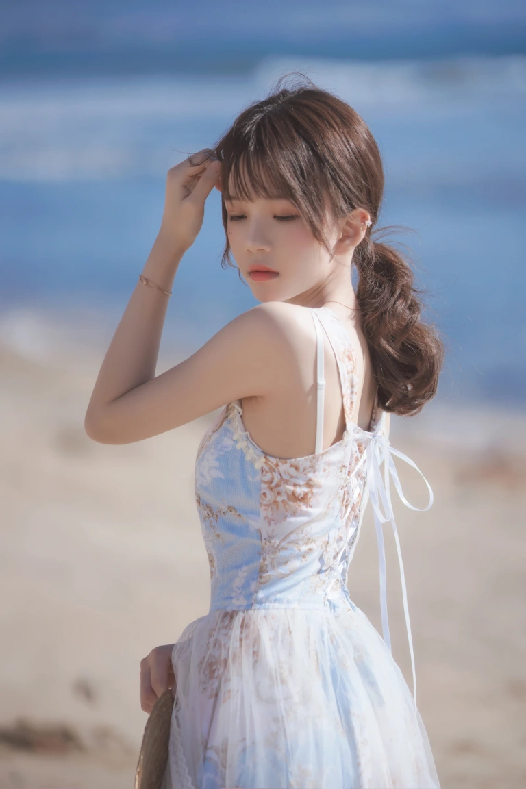 《发光的海》｜桜桃喵 · 18张写真