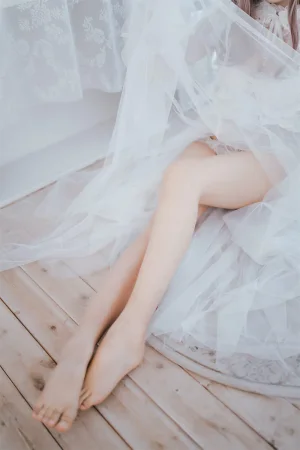 《NO.18 – 花嫁》｜轩萧学姐 · 32张写真