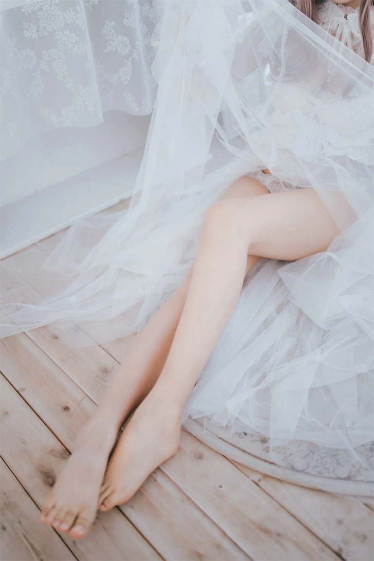 《NO.18 – 花嫁》｜轩萧学姐 · 32张写真