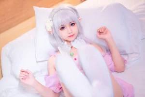 《艾米莉亚的粉睡衣》｜蠢沫沫 · 40张写真