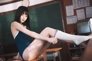 《教室死库水》｜桜桃喵 · 48张写真