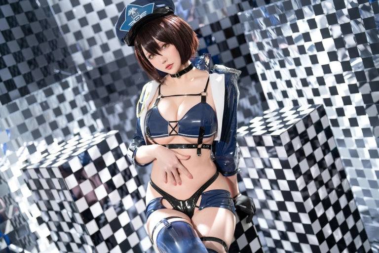 《2023年3月计划B 碧蓝航线 巴尔的摩赛车服》｜星之迟迟 · 51张写真、1 个视频