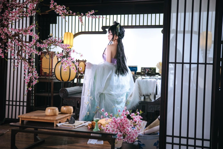 《师姐》｜日奈娇(椎名莜) · 187张写真、5 个视频
