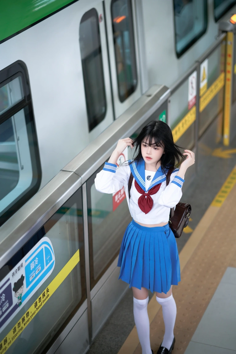《地铁jk》｜桜桃喵 · 33张写真