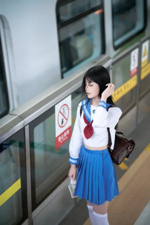 《地铁jk》｜桜桃喵 · 33张写真