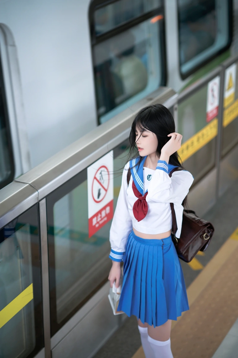 《地铁jk》｜桜桃喵 · 33张写真